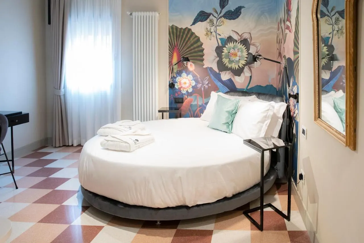 Palazzo Scappi Gardi Luxury Apartments ボローニャ