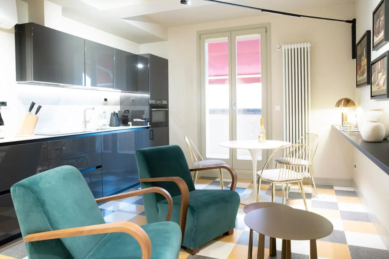 Palazzo Scappi Gardi Luxury Apartments بولونيا 0*,